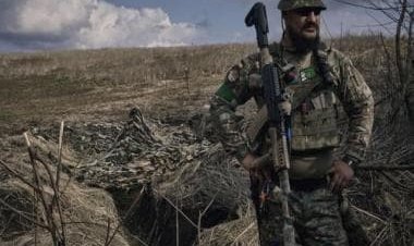 In recent prisoner exchange, more than 200 Russian, Ukrainian soldiers return home