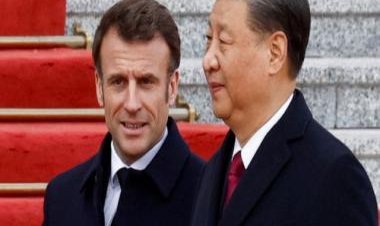 Donald Trump says Macron kissing Xi Jinping's 'ass'