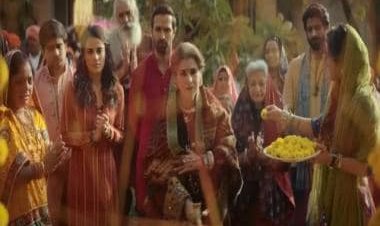 Did you know Dimple Kapadia cracked her finger during the shoot of Saas, Bahu aur Flamingo?