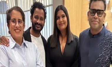 Guneet Monga poses with Kartiki Gonsalves, AR Rahman and Resul Pookutty; internet says 'Gang of Oscars'