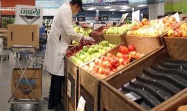 Do Americans not have enough money to pay for even groceries right away?