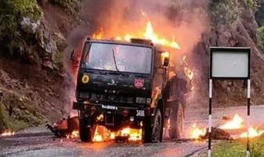 J&amp;K: 5 soldiers killed as terrorists attack army vehicle in Poonch