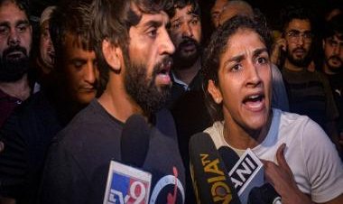 Wrestlers' protest: Scuffle breaks out between protesting wrestlers and Delhi Police at Jantar Mantar