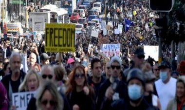 Australia: Thousands protest against proposed submarine base