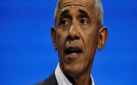 Barack Obama among 500 Americans banned from entering Russia