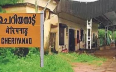 Train bypasses station, only to reverse almost 1 km to pick waiting passengers