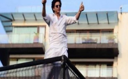 Shah Rukh Khan video chats with terminal cancer patient for 30 minutes; offers financial help and promises to visit her