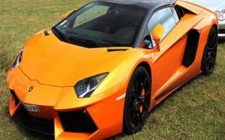 16-year-old seen driving Lamborghini Aventador on Melbourne highway