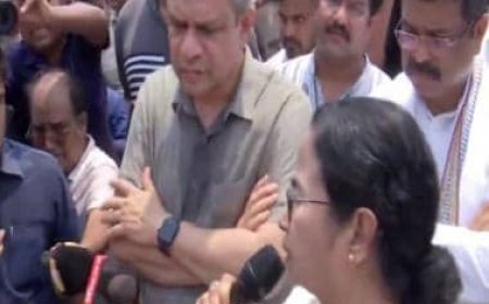 WATCH: Mamata Banerjee, Rail Minister Ashwini Vaishnaw disagree over Odisha train accident death toll