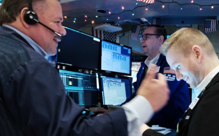 Stocks Edge Lower, Unity Software Apple Boost, GE HealthCare Sale, Bitcoin Woes, Bed Bath & Beyond Plans - 5 Things To Know