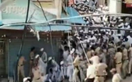 WATCH: Scuffle breaks out between warkaris, police during a procession in Pune district