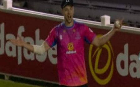 Watch: Brad Currie's sensational catch which is hailed as 'one of the greatest catches ever'