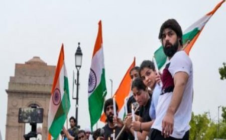 Wrestlers' Protest: Satyawart Kadian, Sakshi Malik say grapplers' agitation 'not politically motivated'