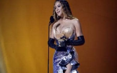 Beyonce's sunglasses caught by fan during concert, being sold for Rs 15 lakh