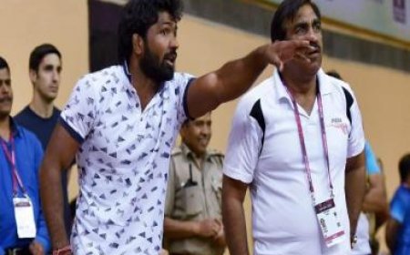 'This is all wrong': Yogeshwar Dutt questions one-bout trials for protesting wrestlers