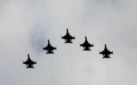 Taiwan says Chinese warplanes approached close to island's coast