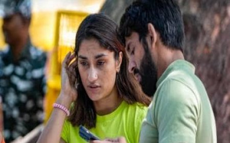 Sports Ministry approves Vinesh Phogat and Bajrang Punia's abroad training proposals