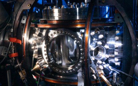 Electrons are extremely round, a new measurement confirms