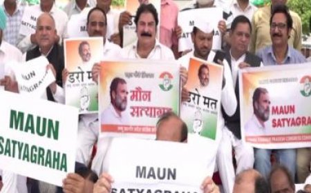 Kerala Congress workers hold 'maun satyagraha' to protest against Rahul Gandhi's disqualification