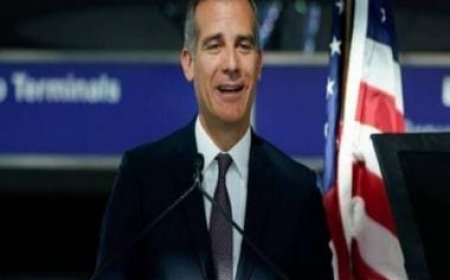 WATCH: US Ambassador Eric Garcetti enjoys musical extravaganza in Delhi