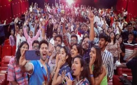 Varun Dhawan and Janhvi Kapoor surprise fans at the special screening of 'Bawaal'