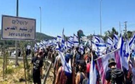 Thousands march as vote on curtailing Israel court's powers nears