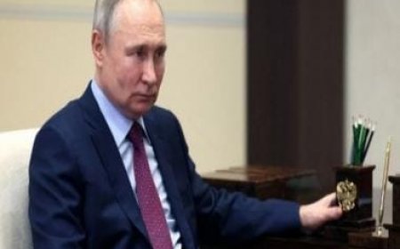 Vladimir Putin gets clicked with newlywed Russian couple, video goes viral