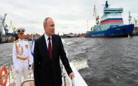 Putin reviews show of Russian naval might