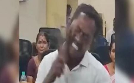 Andhra councillor slaps himself with slipper at meeting, says he has failed to keep poll promises