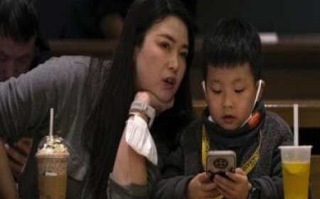 China govt body recommends 2-hour daily phone use cap on children