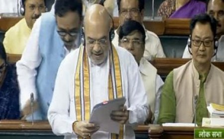 Amit Shah launches scathing attack on AAP, chides Arvind Kejriwal for bungalow