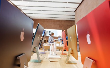 Apple Earnings Preview: Can Services, AI Hope Offset iPhone Slide?