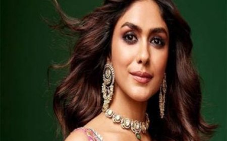 Mrunal Thakur: 'Honored and humbled to receive the Diversity in Cinema Award at the Indian Film Festival of Melbourne'