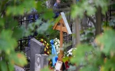 Russia’s mercenary chief Yevgeny Prigozhin buried privately in St Petersburg