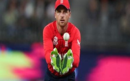 England vs New Zealand: Jos Buttler goes for LBW review after ball hits Glenn Phillips' bat in 1st T20I; see video