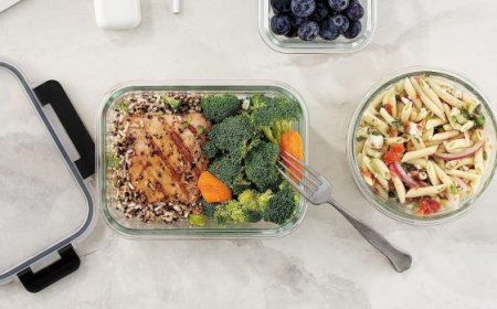 Thousands of Amazon shoppers are flocking to this 24-piece food storage set while it’s 49% off ($1.50 apiece)