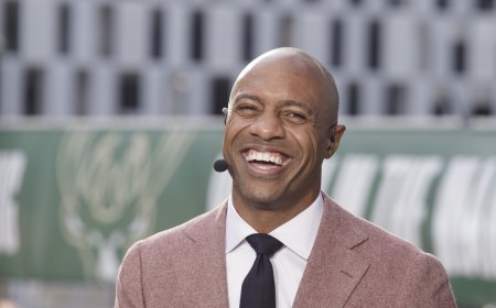 ESPN analyst Jay Williams announces he is staying with the company