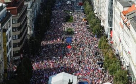 Czech Republic: Massive protests against government's pro-Western policies