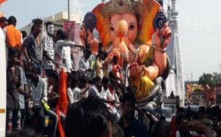 WATCH: Hyderabad Police personnel groove on traditional dhol during Ganesh visarjan