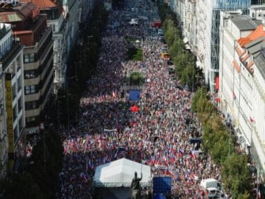 Czech Republic: Massive protests against government's pro-Western policies