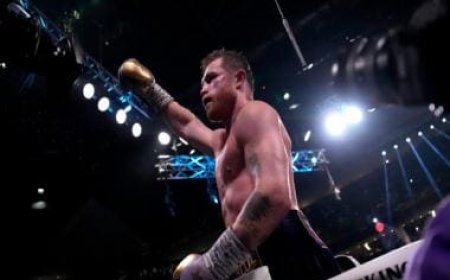 Canelo vs Charlo: Mexican great drops and overwhelms American with dominant performance in Las Vegas