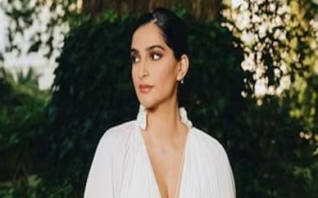 Sonam Kapoor sends legal notice to YouTuber for making fun of her, ends up getting trolled