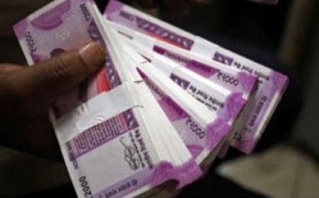 Indians still hold Rs 10,000 cr in Rs 2,000 notes being phased out
