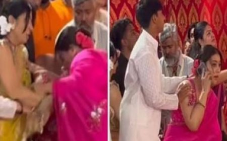 Kajol slips and falls from the stage at the Durga Puja celebrations, sister Tanishaa Mukerji comes to rescue