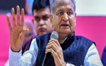 Congress’ 7 guarantees to Rajasthan include free laptops and tablets, subsidised LPG