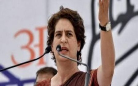 In run-up to Chhattisgarh polls, Priyanka Gandhi promises Rs 500 subsidy per gas cylinder, loan waiver for SHGs