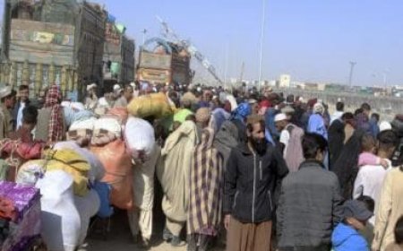 Pak northwest border chock-a-block as scores of Afghans flee govt crackdown