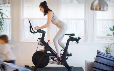 Peloton tumbles on wider quarterly loss, muted holiday sales outlook