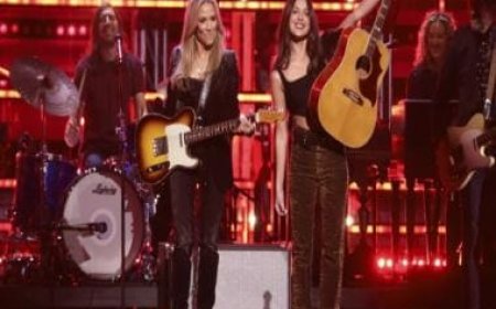 Sheryl Crow and Chaka Khan make the crowd go wild at the 2023 Rock &amp; Roll Hall of Fame ceremony