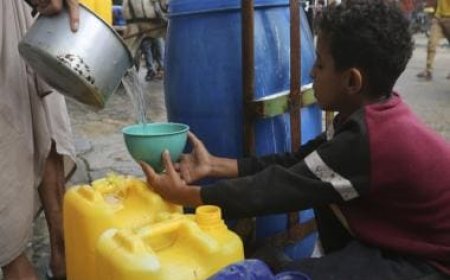 Gazans surviving on two pieces of bread, cries for water in streets: UN Official